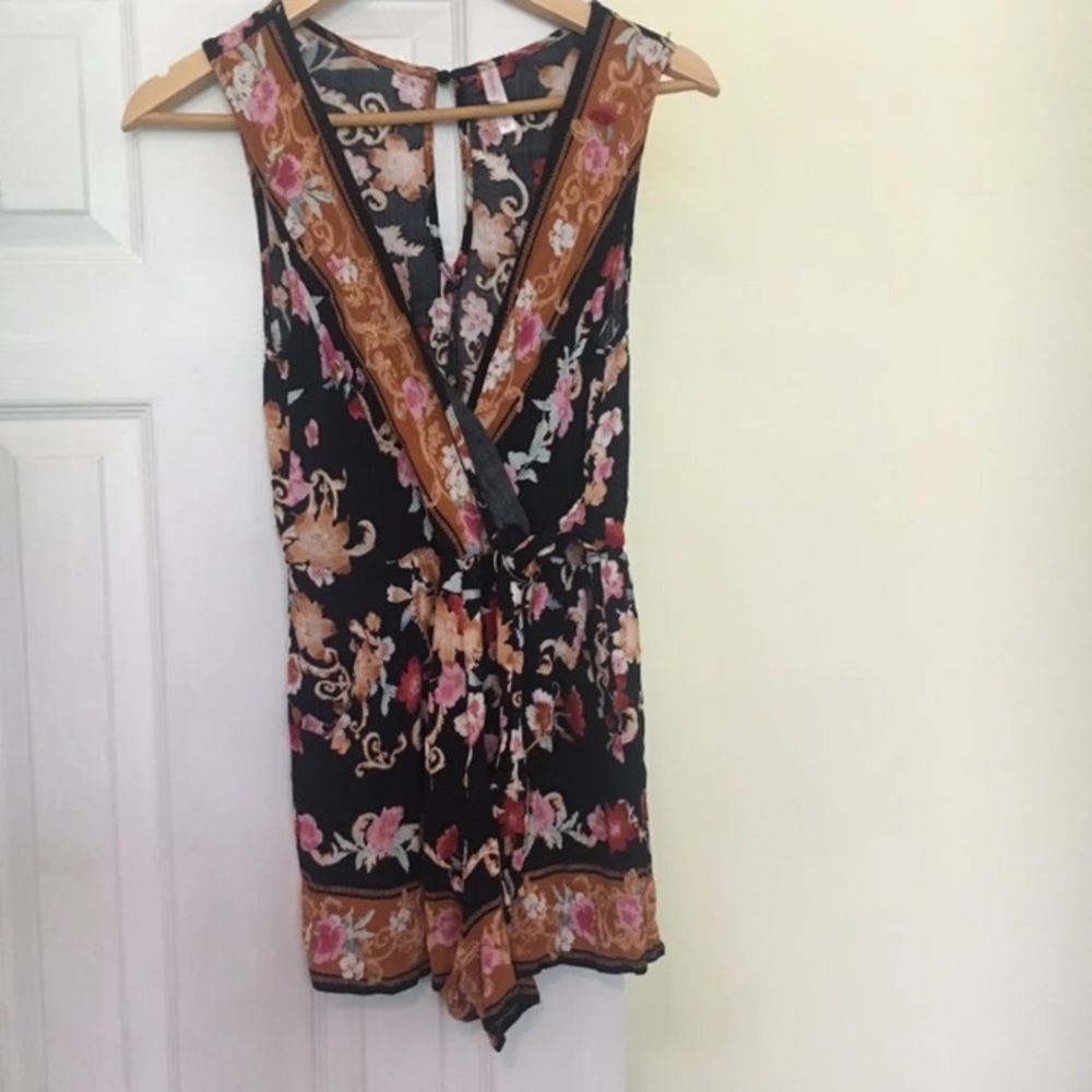 Size Small Romper Floral Pattern Summer w/ pockets
